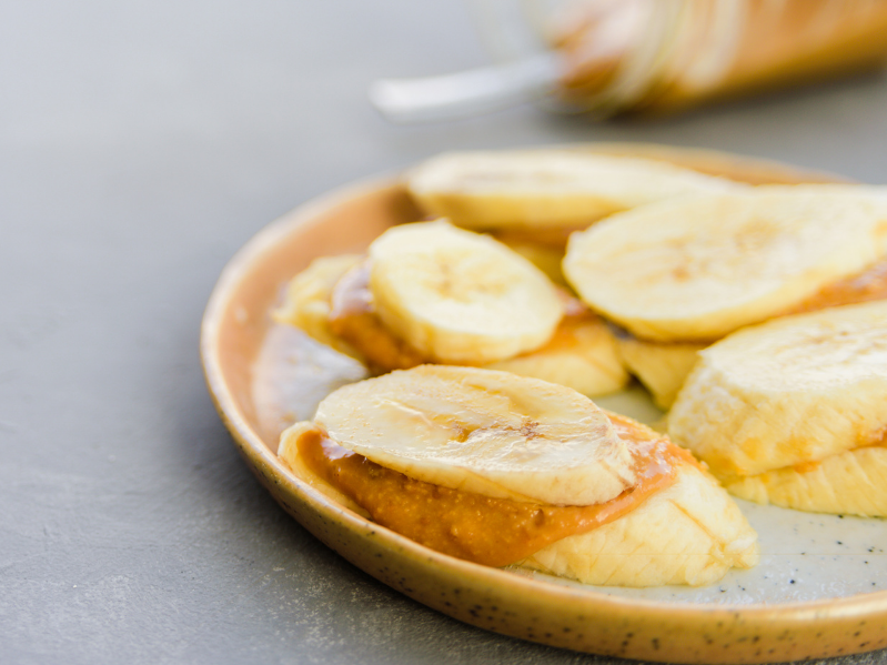 Banana slices with peanut butter
