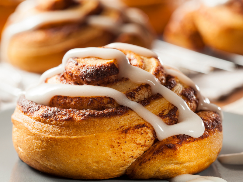 cinnamon roll with icing