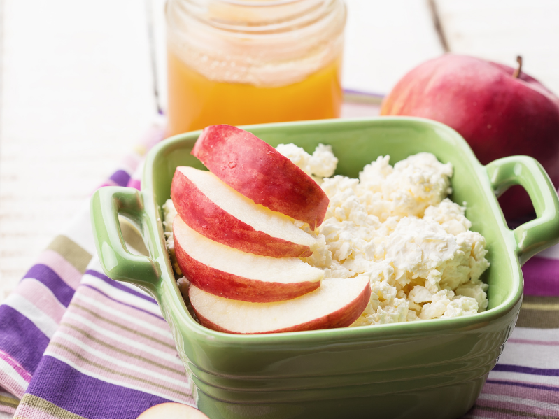 cottage cheese with apple