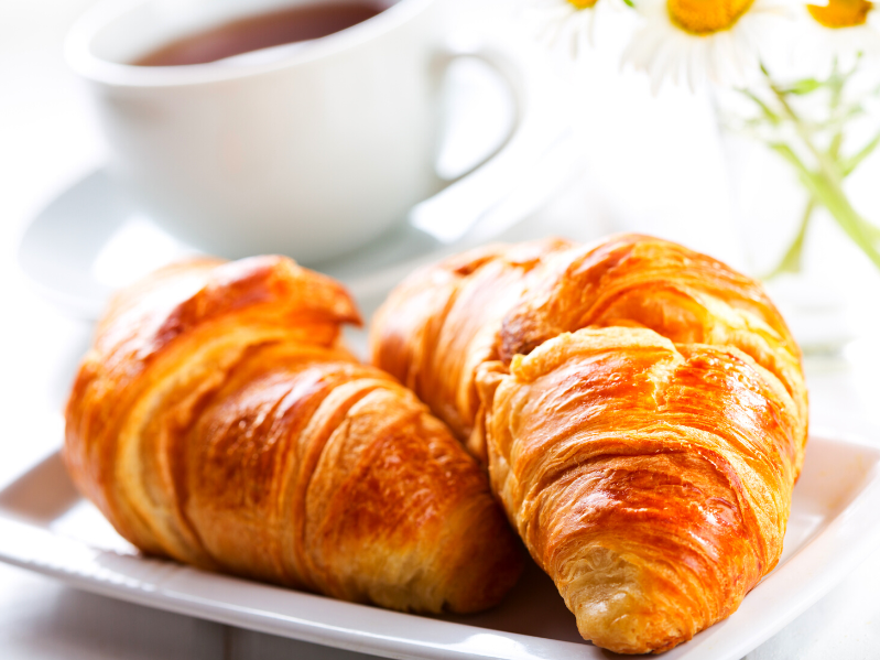 How To Properly Eat A Croissant (Without Making A Mess!) – Piled Plates
