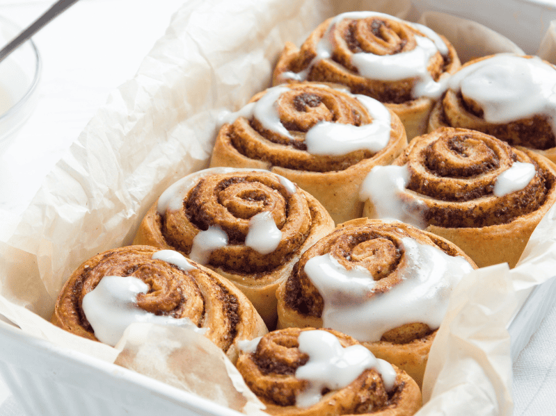 7 Clear Signs That Show Your Cinnamon Rolls Are Done Baking – Piled Plates
